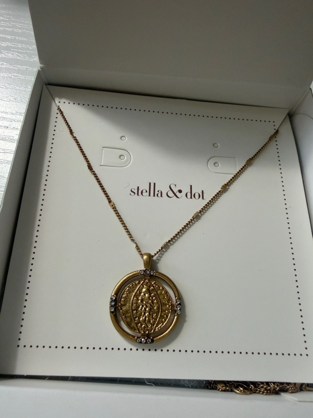 Stella & Dot Gold Textured Medallion Pendant Necklace - Picture 4 of 10